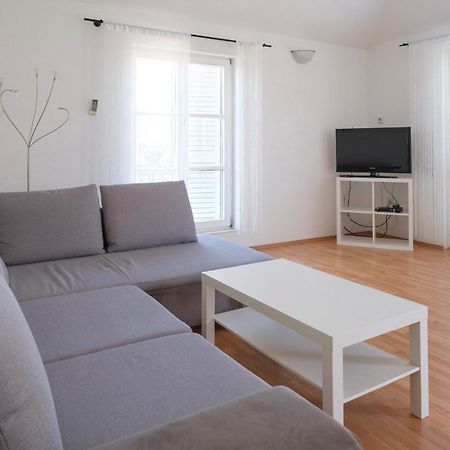 Apartments Kaktus Orebić Rom bilde