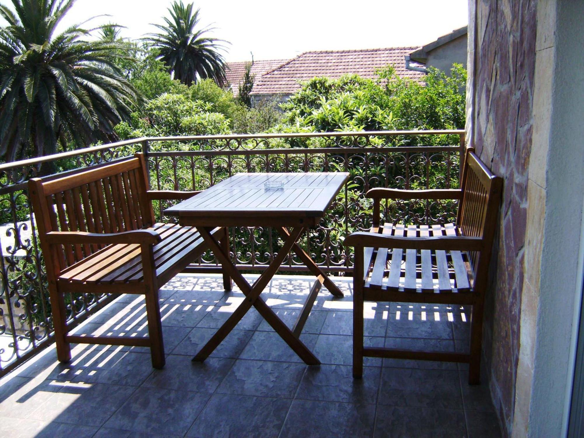 Apartments Kaktus Orebić Rom bilde