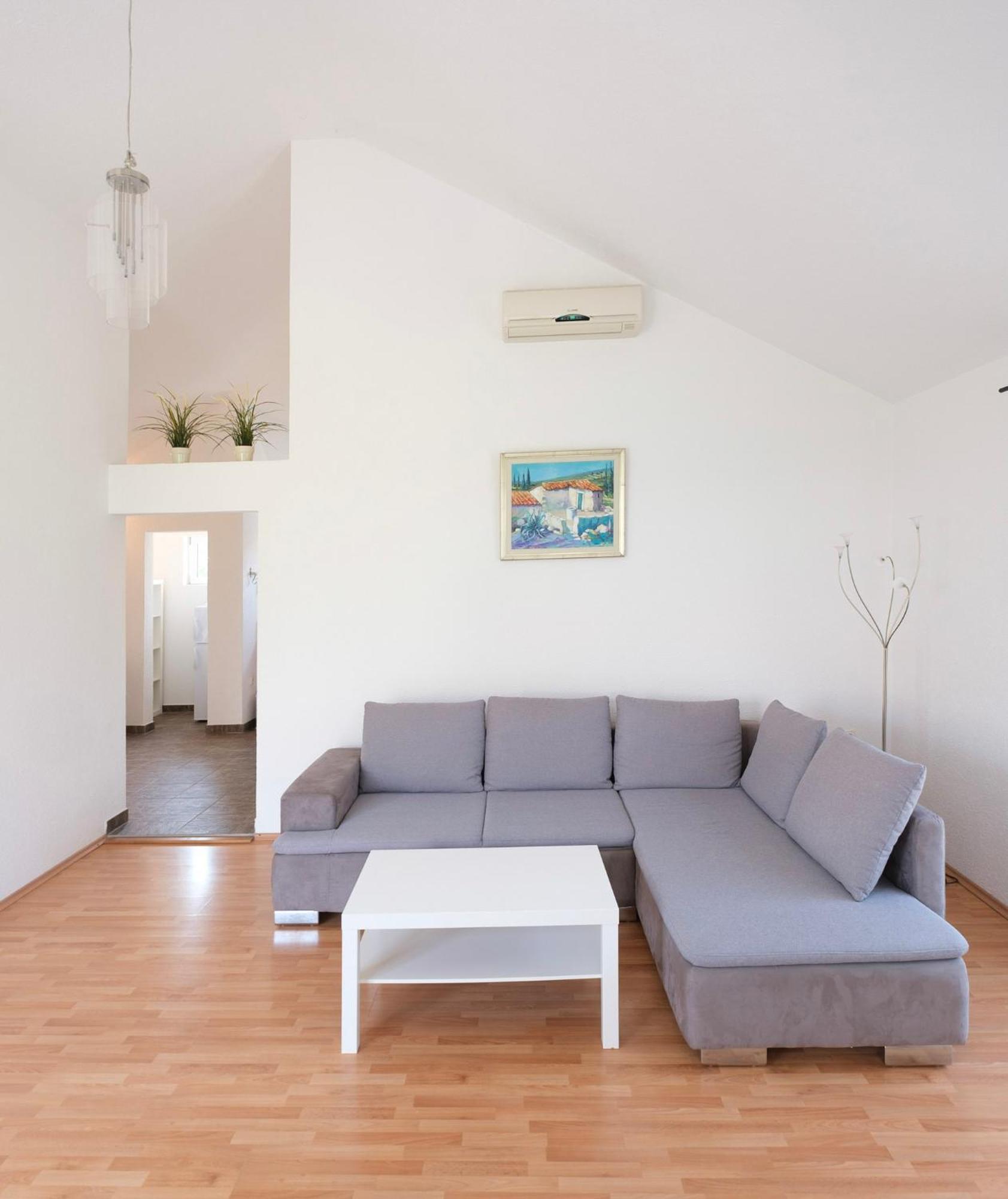 Apartments Kaktus Orebić Rom bilde