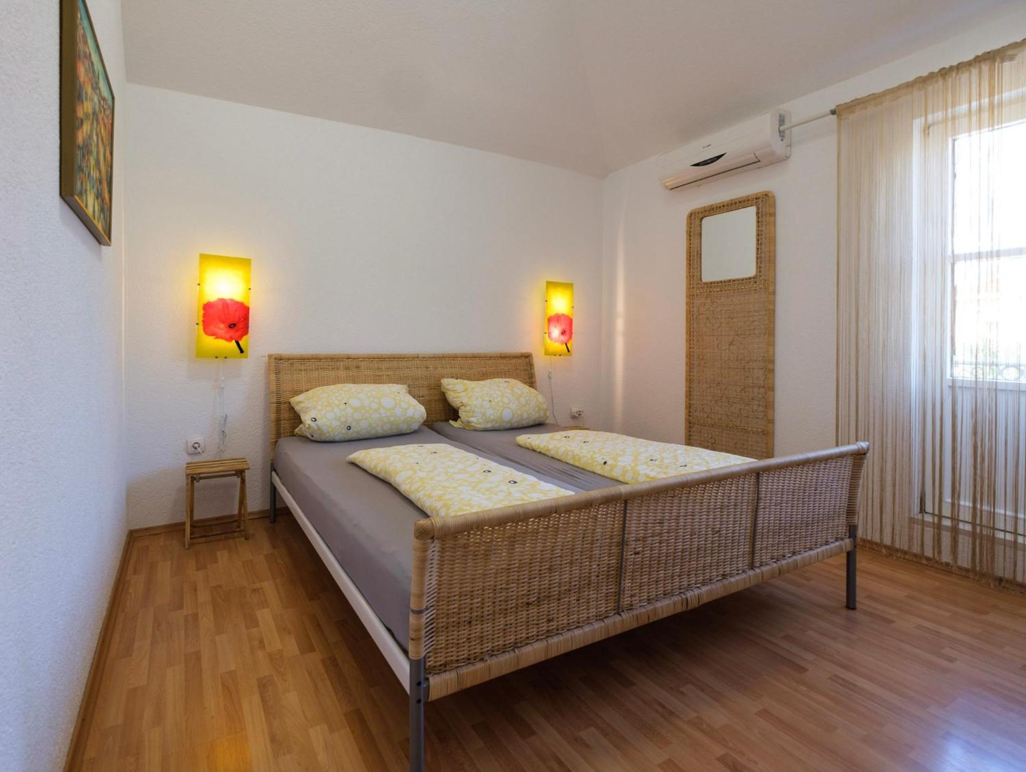 Apartments Kaktus Orebić Rom bilde