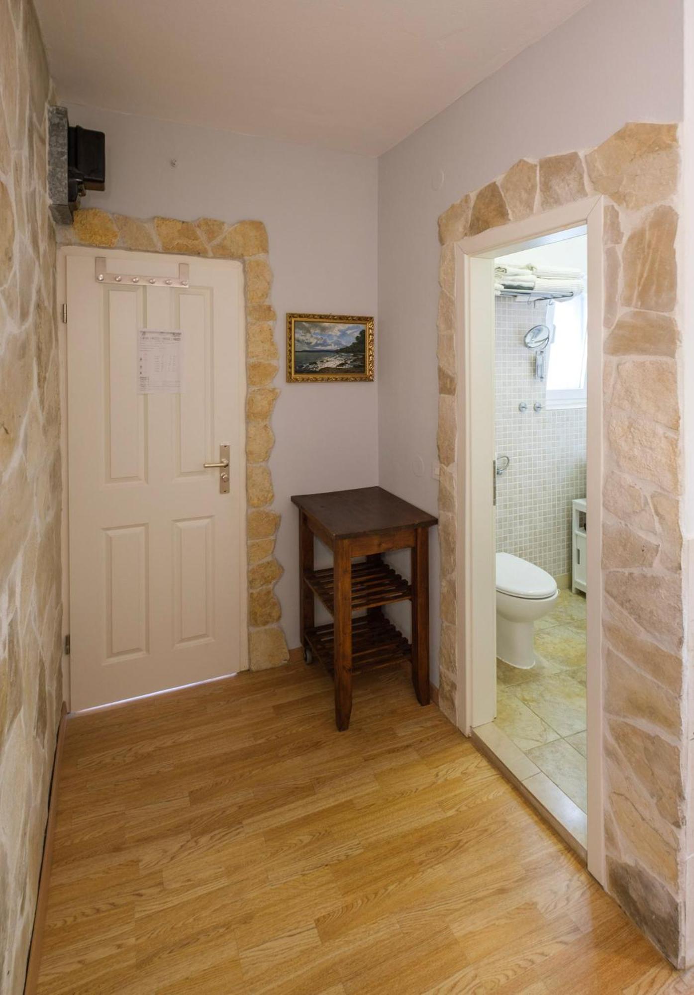 Apartments Kaktus Orebić Rom bilde